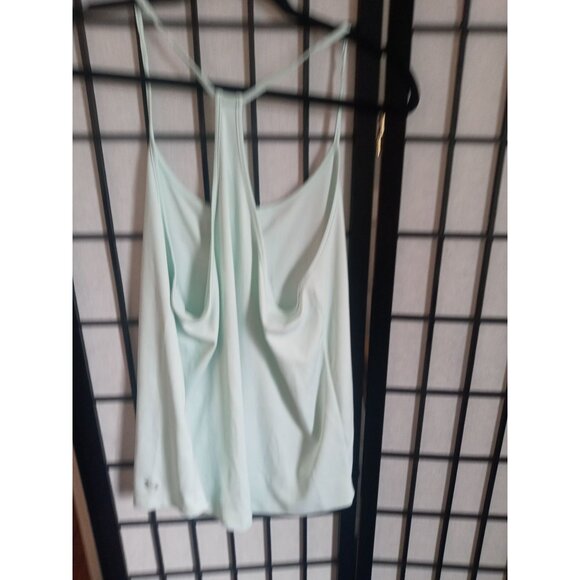 Under Armour Tank Top White Size Large Activewear Yoga Workout Running Lightweig - Picture 2 of 3